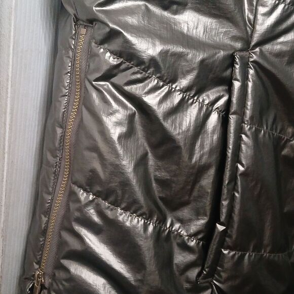 Chico's  gold  metal metallic puffer vest  Chico's Sz 1   Regular Sz 8 NWOT - Picture 5 of 7